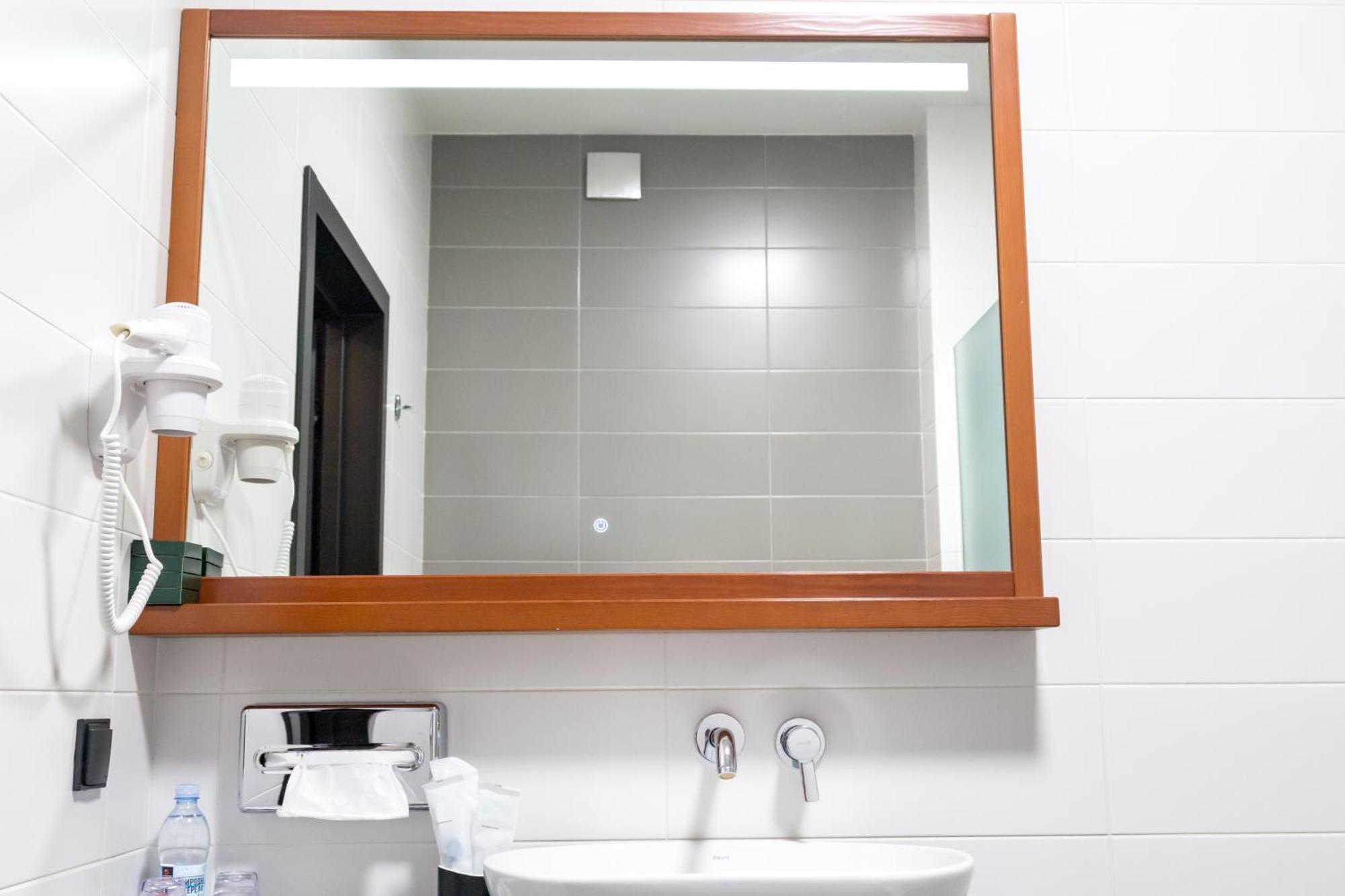 Sobi Hotel Вишхород Екстериор снимка